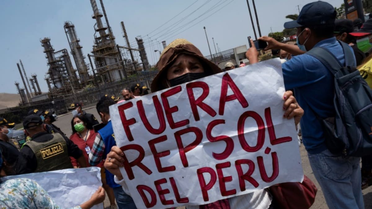 Perú demanda a la española Repsol por US$4.500 millones por derrame de petróleo