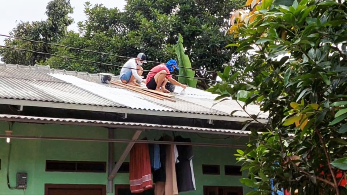 Hemat uang, tetap tenang: Proyek Indonesia menunjukkan bagaimana atap yang ‘sejuk’ dapat membantu Asia mengalahkan gelombang panas