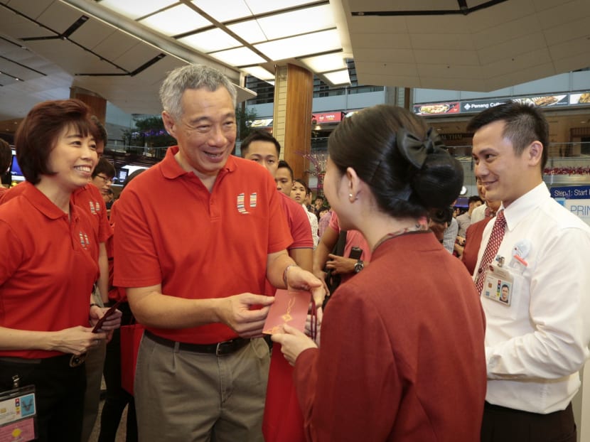 PM Lee Hsien Loong visits staff working on Chinese New Year at Changi Airport on Feb 8, 2016. Photo: Jason Quah