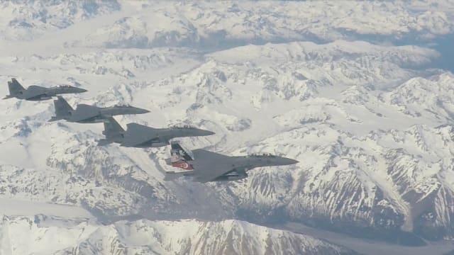 我国空军部队完成“红旗—阿拉斯加”空战演习