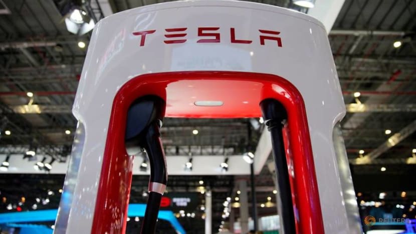 Analysis-Tesla's plans for batteries, China scrutinized as Musk drops features Analysis-Tesla's plans for batteries, China scrutinized as Musk drops features