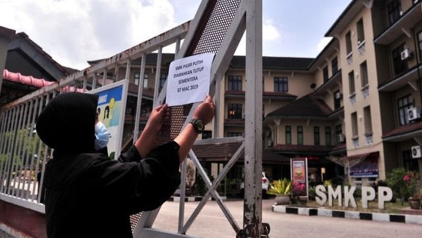 Pasir Gudang chemical poisoning: Schools to reopen Monday, oil samples to be collected from river Pasir Gudang chemical poisoning: Schools to reopen Monday, oil samples to be collected from river