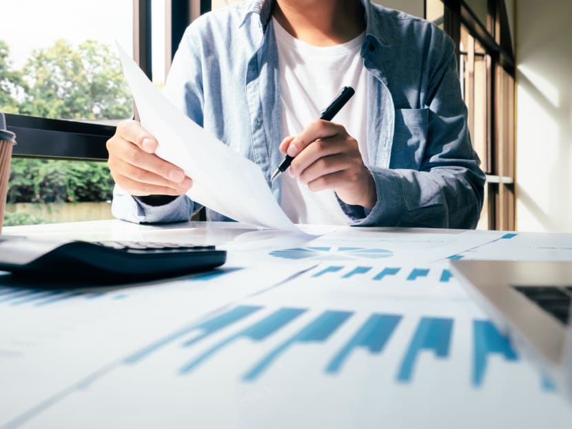 While research shows that investing a lump sum may be better, the better course for many investors may be to make regular monthly investments. While research shows that investing a lump sum may be better, the better course for many investors may be to make regular monthly investments.