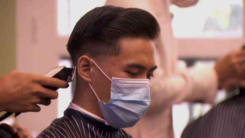 BERITA+: Evolusi perniagaan gunting rambut kaum Adam... mengapa harga kini boleh cecah S$45? BERITA+: Evolusi perniagaan gunting rambut kaum Adam... mengapa harga kini boleh cecah S$45?