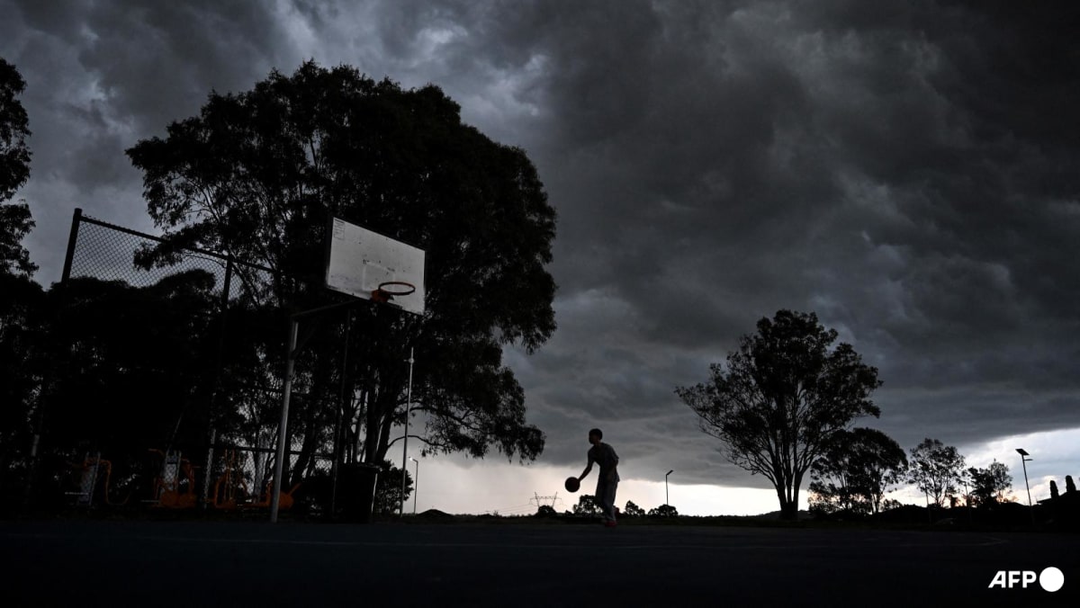 Thousands of Australians without power as heavy rain, damaging winds lash Tasmania