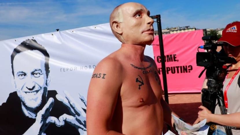 Putin impersonator beats real president to Geneva Putin impersonator beats real president to Geneva