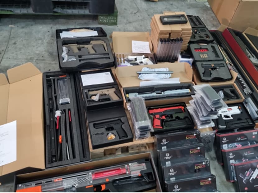 The shipment of 20 replica guns and 54 magazines seized by the authorities. The shipment of 20 replica guns and 54 magazines seized by the authorities.