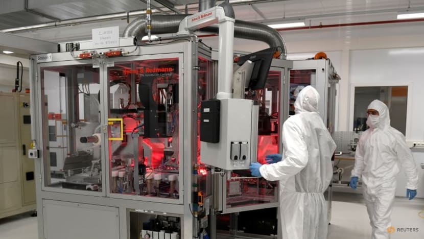 Europe's carmakers face raw material bottleneck for EV batteries Europe's carmakers face raw material bottleneck for EV batteries