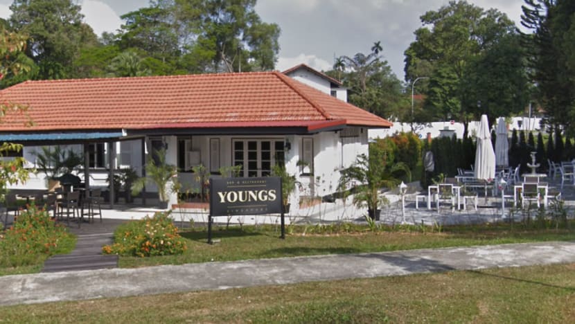 Man gets jail for throwing shot glass at waiter in Seletar bar, bruising him Man gets jail for throwing shot glass at waiter in Seletar bar, bruising him