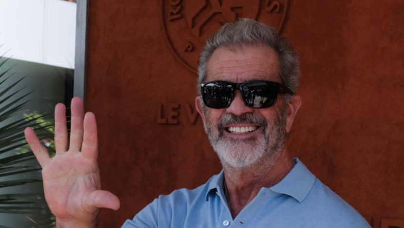 Mel Gibson, Who’s Worth S$578 Million, Charges Fans Up To S$1,880 For A Photo And A Handshake