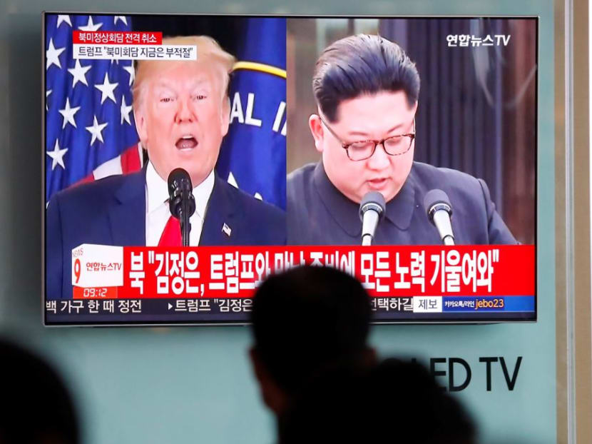 People in Seoul watch a TV broadcasting a news report on the cancelled summit between the United States and North Korea on May 25, 2018.