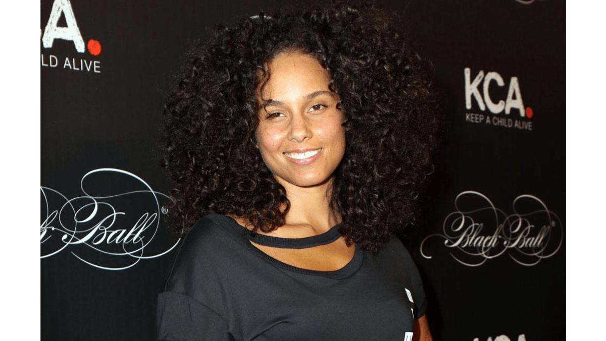 Alicia Keys will host the Grammy Awards 8 Days