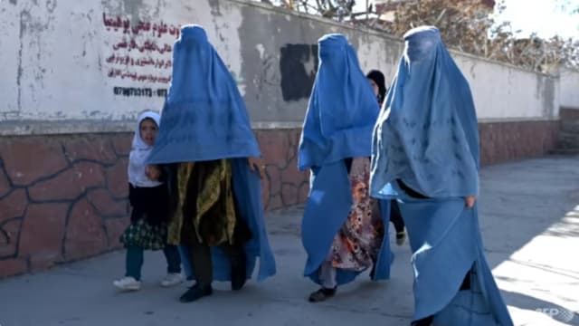 塔利班命令国内私立大学 下个月起停让女生参加大学入学考试