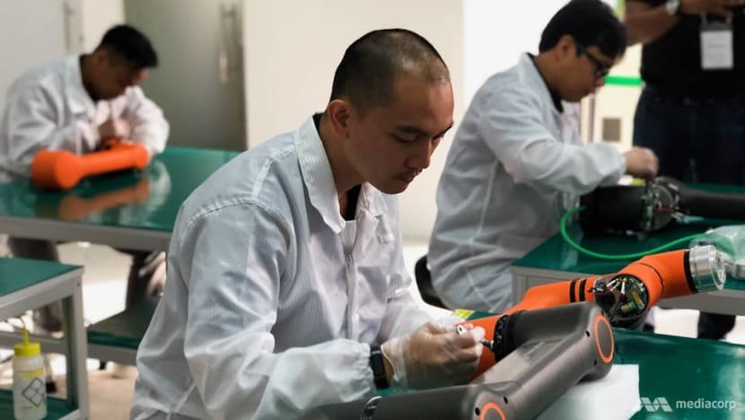 Singapore’s manufacturing output slows for second month in July Singapore’s manufacturing output slows for second month in July