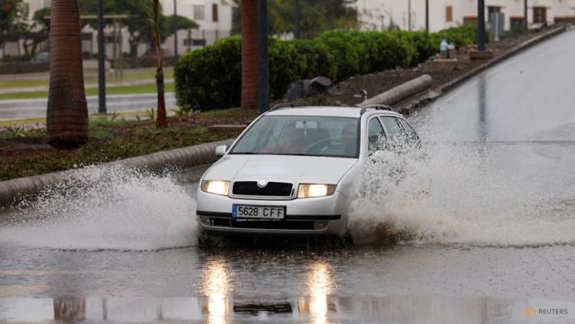Flights cancelled as storm Hermine hits Spain's Canary Islands