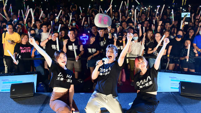 YES 933《大咖一起来》首办实体见面会　800粉丝热情支持！