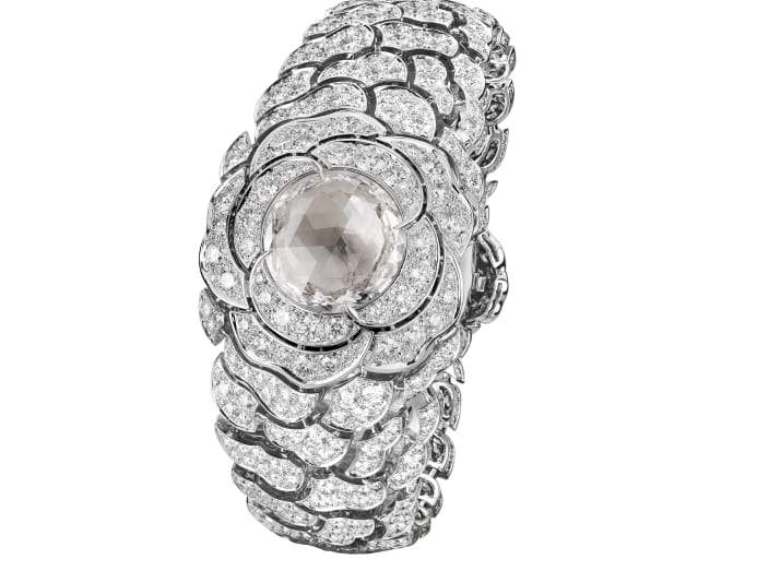 CHANEL Uncovers “1.5 1 Camélia. 5 Allures” High Jewelry Collection
