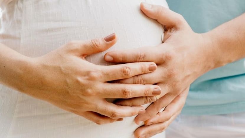 Wanita hamil lebih berisiko alami komplikasi serius jika terjangkit COVID-19; sesetengah ibu masih keberatan divaksin