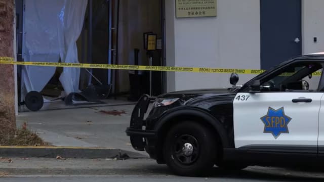 汽车撞入旧金山中国领事馆 警方击毙司机