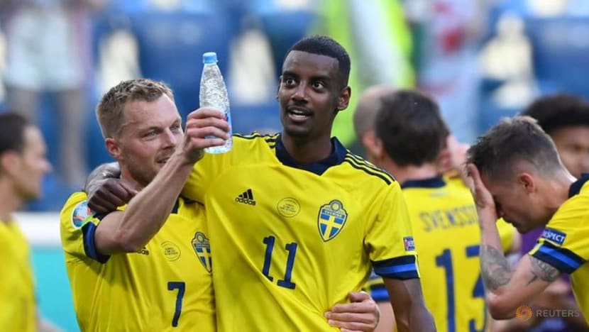 Soccer-Proud Isak stakes claim to Zlatan's crown as Sweden beat Slovakia Soccer-Proud Isak stakes claim to Zlatan's crown as Sweden beat Slovakia