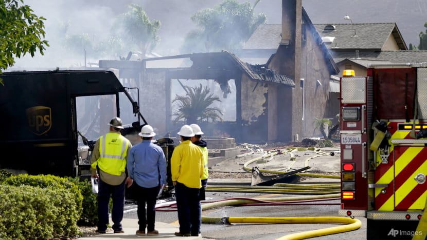 Plane crash kills 2, burns homes in California neighbourhood Plane crash kills 2, burns homes in California neighbourhood