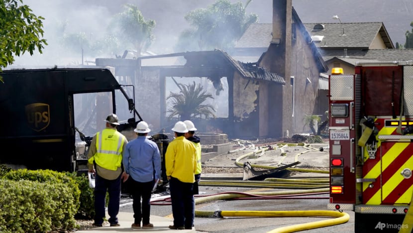 Plane crash kills 2, burns homes in California neighbourhood