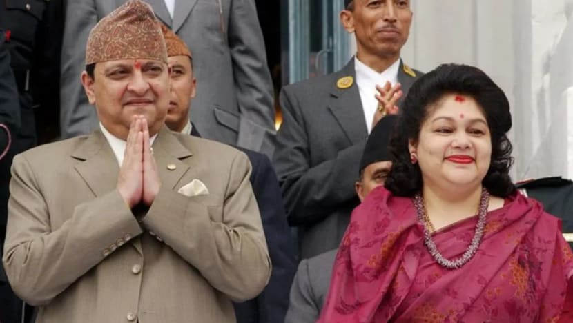 Bekas raja Nepal positif COVID-19 selepas pesta keagamaan India