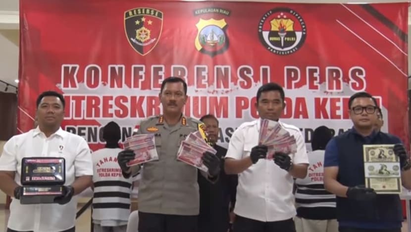 Polisi gulung sindikat uang palsu setelah S$10.000 coba ditukar di kasino Singapura Polisi gulung sindikat uang palsu setelah S$10.000 coba ditukar di kasino Singapura