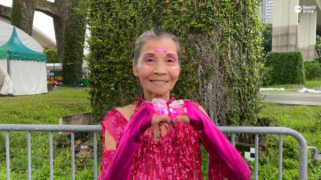 终于能在观众面前表演 妆艺表演者跳得更开心！