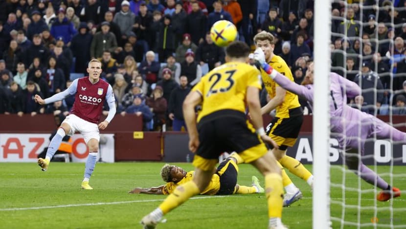 Football: Soccer-Watkins heads late equaliser as Aston Villa draw