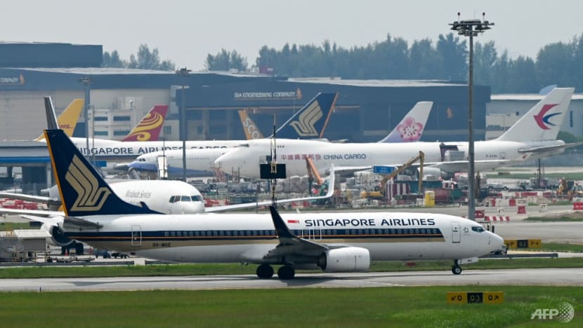 Singapore Airlines passenger arrested after allegedly making bomb threat; fighter jets scrambled Singapore Airlines passenger arrested after allegedly making bomb threat; fighter jets scrambled