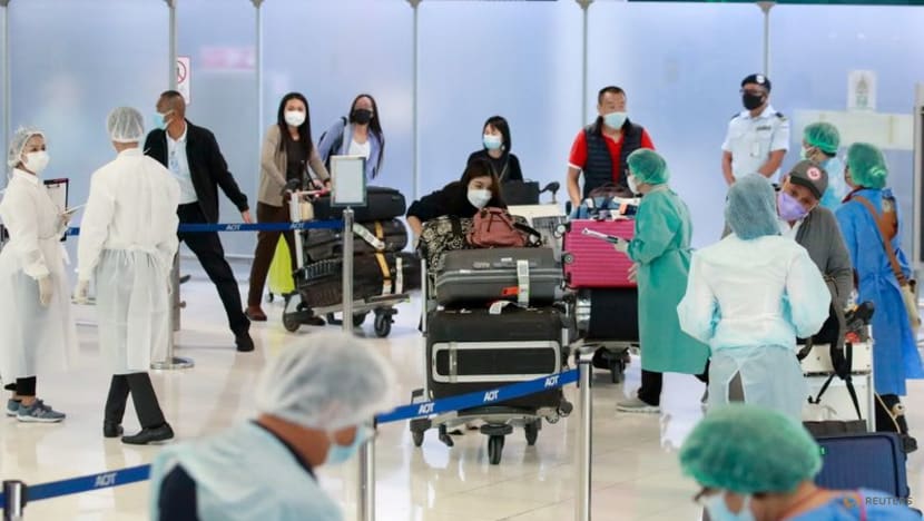 Thai chamber of commerce sees 600,000 foreign tourists in Nov-Dec Thai chamber of commerce sees 600,000 foreign tourists in Nov-Dec