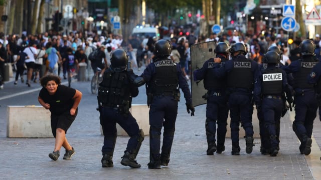 法国示威持续 当局增派警力进行支援