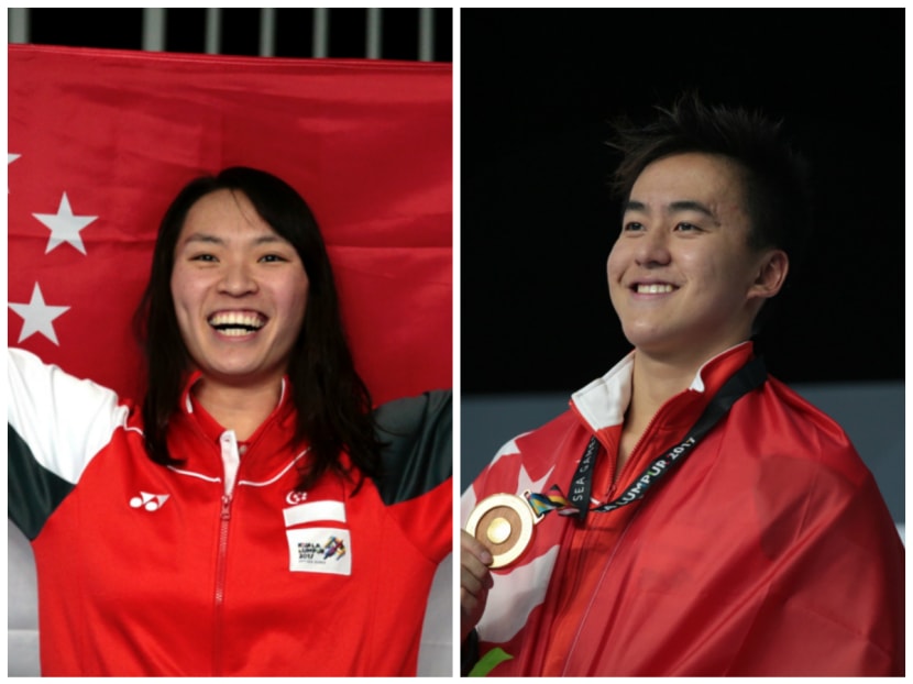 Roanne Ho and Quah Zheng Wen with their gold medals on Tuesday night (Aug 22). Photos: Jason Quah/TODAY