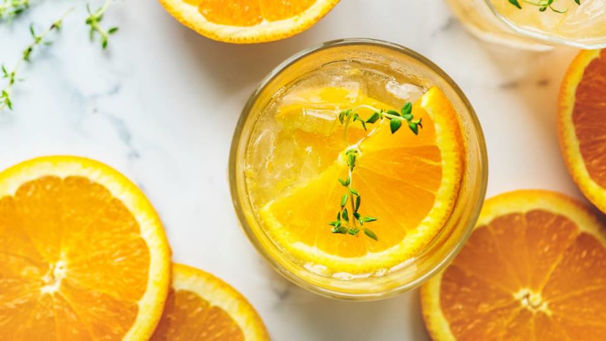 Secangkir jus buah segar bisa mengandung gula sebanyak minuman ringan