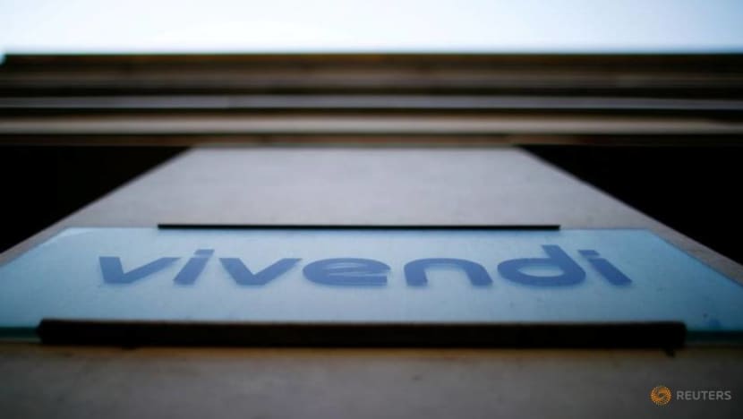 Vivendi shareholders approve plan to spin-off Universal division Vivendi shareholders approve plan to spin-off Universal division