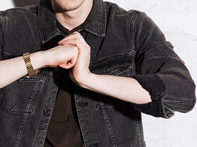 Knuckle cracking: It's annoying to others but can it also cause arthritis? Knuckle cracking: It's annoying to others but can it also cause arthritis?