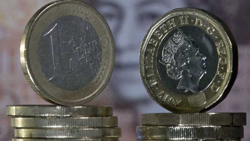 Pound goes on rollercoaster ride after Brexit draft deal Pound goes on rollercoaster ride after Brexit draft deal