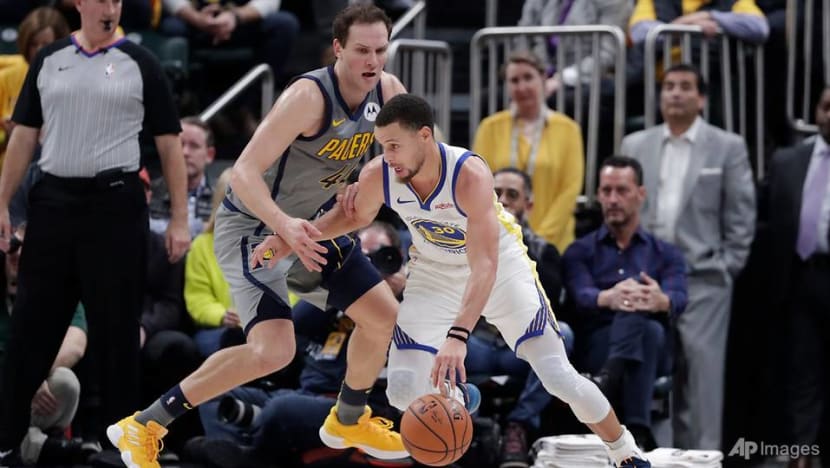 Basketball: Curry sizzles as Warriors rout Pacers Basketball: Curry sizzles as Warriors rout Pacers