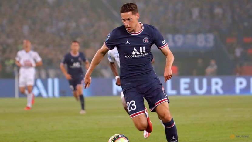 Soccer-Messi watches on as PSG make hard work of beating Strasbourg Soccer-Messi watches on as PSG make hard work of beating Strasbourg