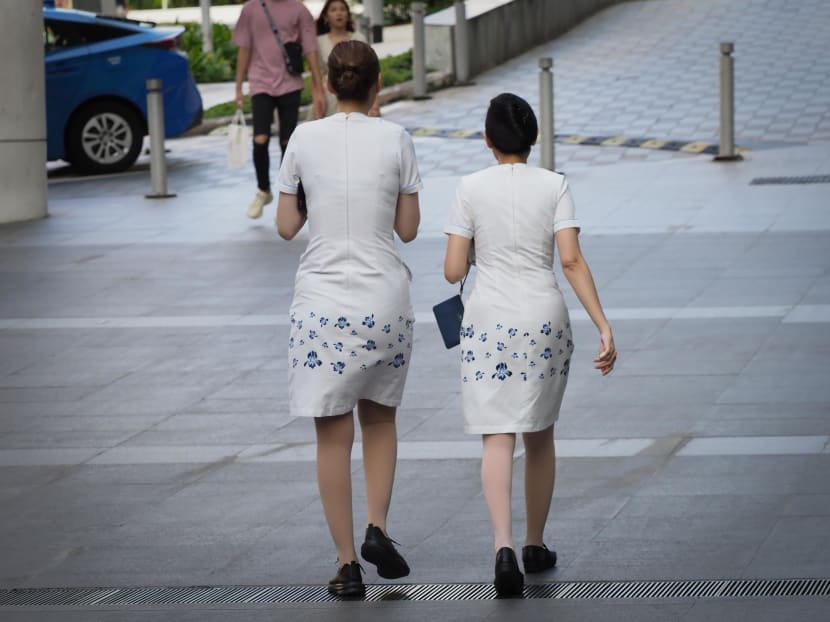100,000 healthcare workers involved in Covid-19 fight to get cash award of up to S$4,000 100,000 healthcare workers involved in Covid-19 fight to get cash award of up to S$4,000