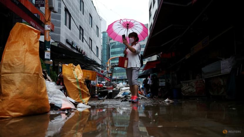 Torrential rain lessens in South Korean capital amid heavy flood damage Torrential rain lessens in South Korean capital amid heavy flood damage