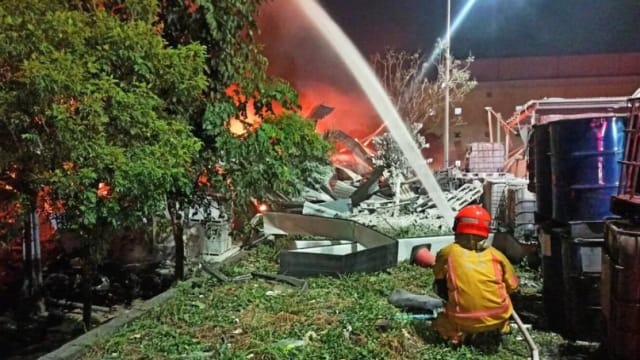 台湾屏东工厂爆炸事故 四消防员殉职 百多人伤
