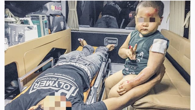 泰国父子出车祸 3岁儿救护车内训斥父亲