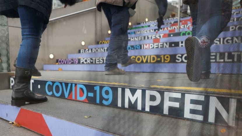Austria shortens COVID-19 quarantine, presses ahead with mandatory jabs Austria shortens COVID-19 quarantine, presses ahead with mandatory jabs