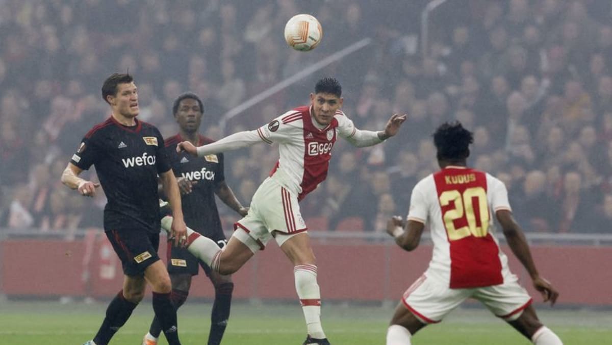 West Ham sign Mexico midfielder Alvarez from Ajax