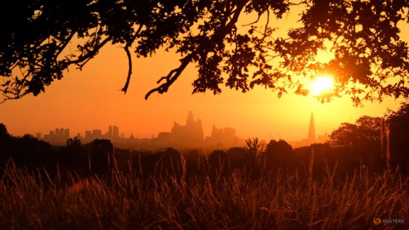 'Extreme' weather warning in force in Britain as new heatwave hits 'Extreme' weather warning in force in Britain as new heatwave hits