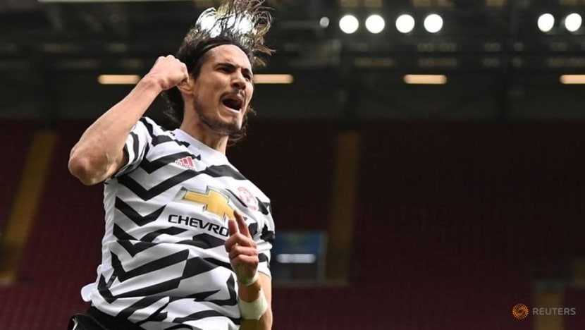 Football: Uruguayan Cavani extends Man Utd stay with one-year deal Football: Uruguayan Cavani extends Man Utd stay with one-year deal