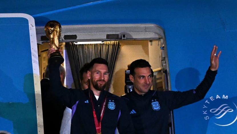 Kepulangan juara Piala Dunia 2022 di Buenos Aires disambut meriah Kepulangan juara Piala Dunia 2022 di Buenos Aires disambut meriah