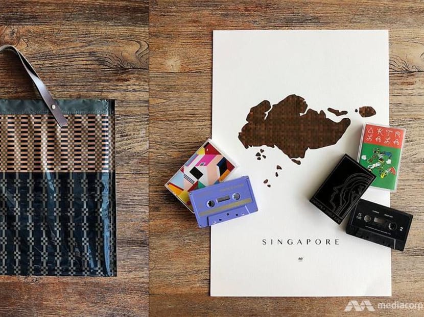 Remember your old cassette tapes? They get transformed into beautiful accessories Remember your old cassette tapes? They get transformed into beautiful accessories